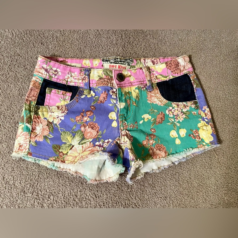 Hot Kiss Floral Print Cici Shorts size 1 Jeans